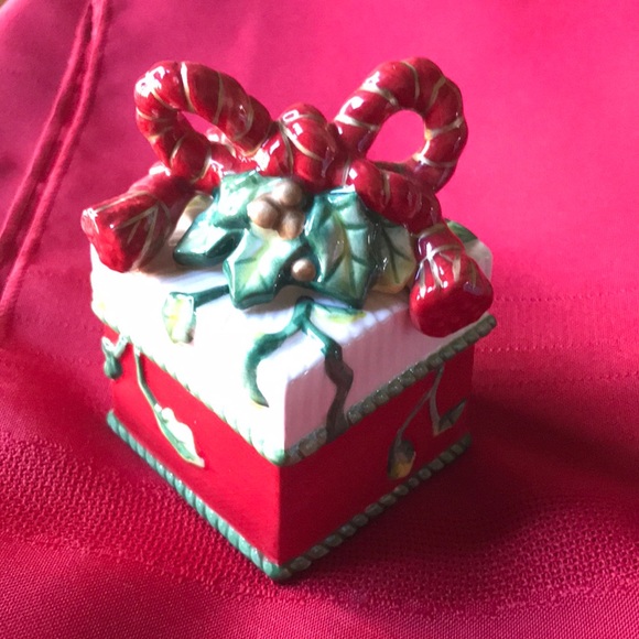 "Remembering Santa" Lidded Box (2.5") - Picture 1 of 15